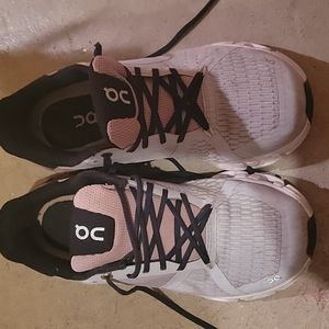 QC womens shoes size 7.5